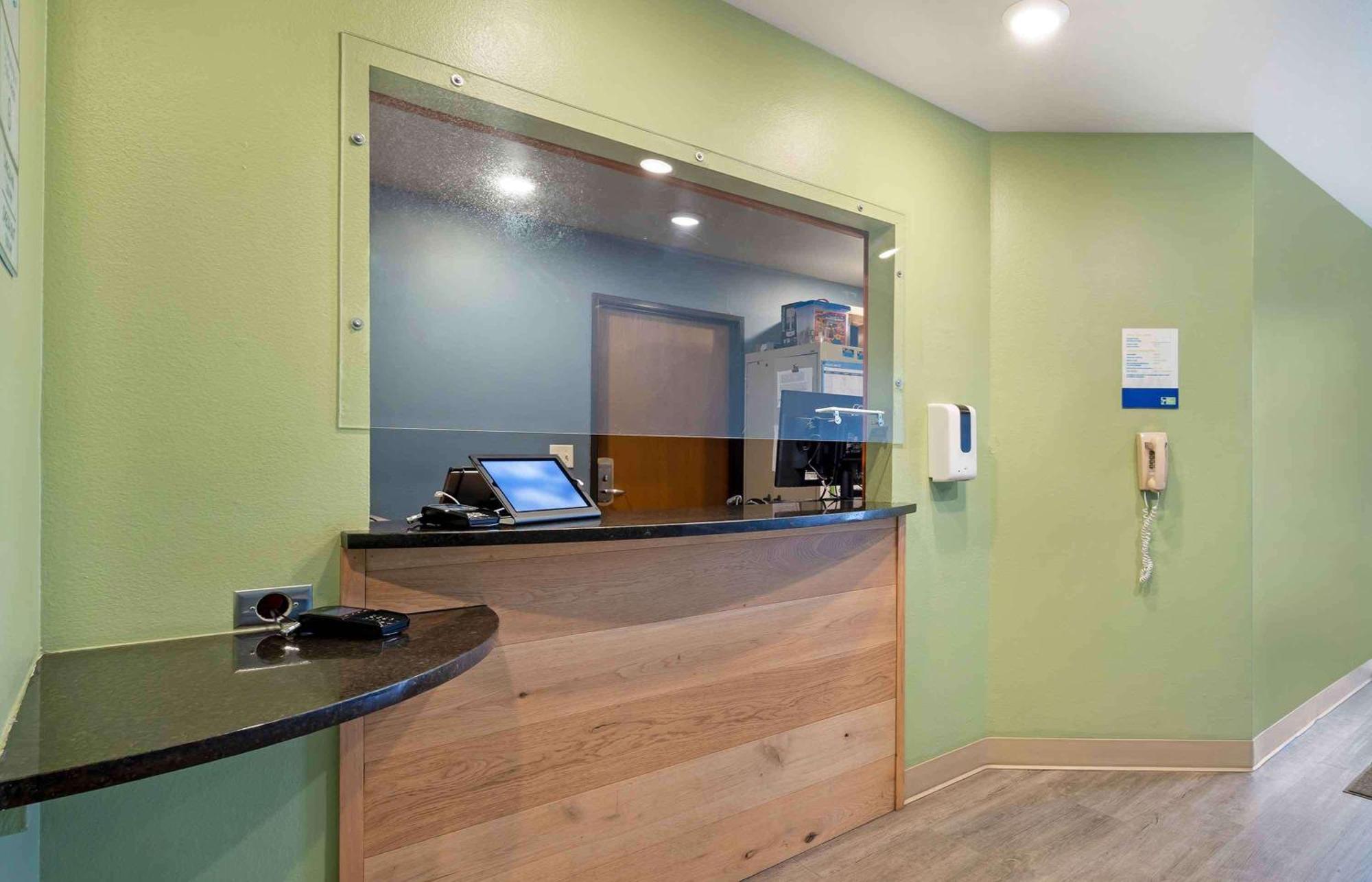 Extended Stay America Select Suites - Wichita - Airport エクステリア 写真