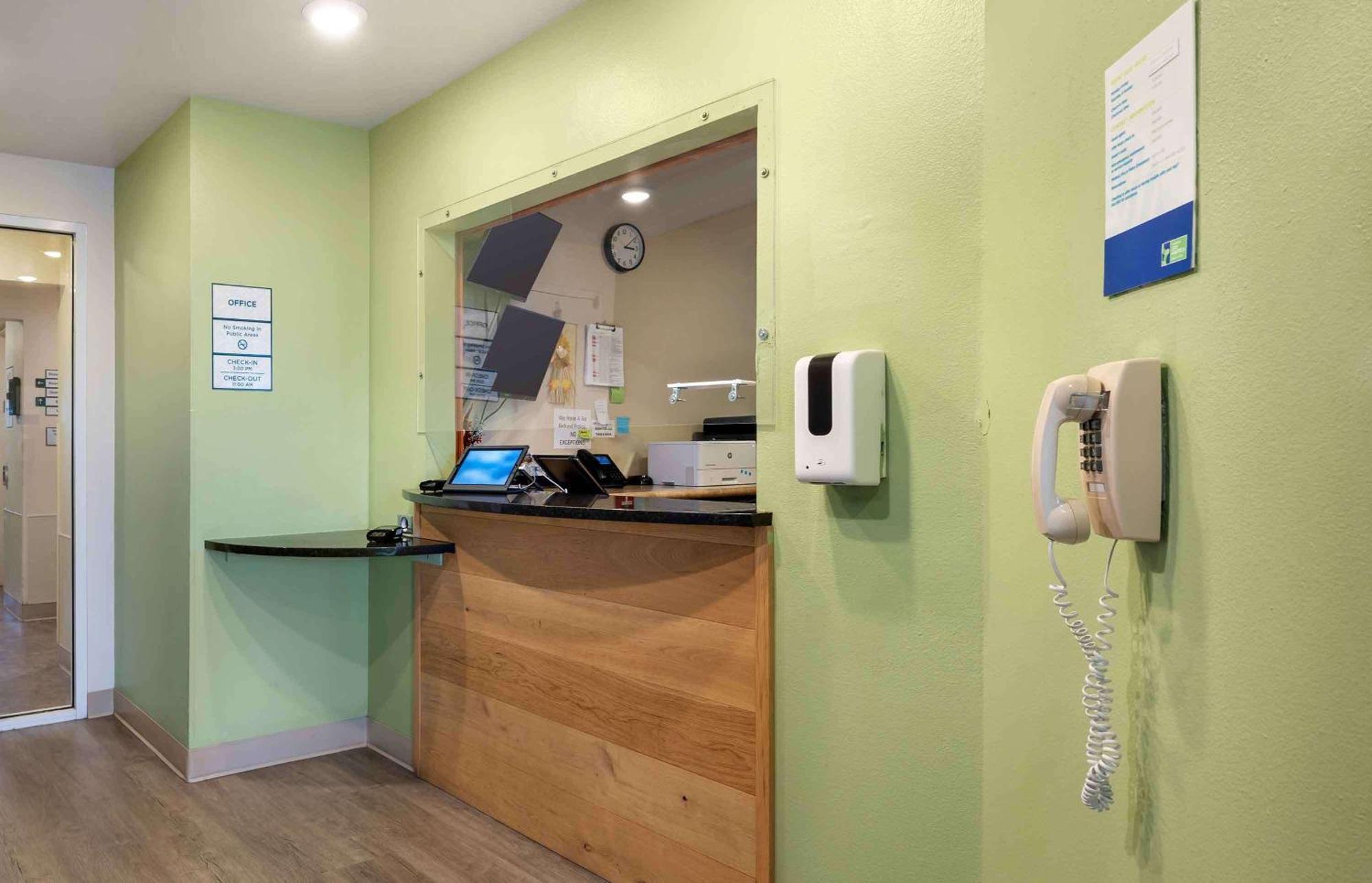 Extended Stay America Select Suites - Wichita - Airport エクステリア 写真